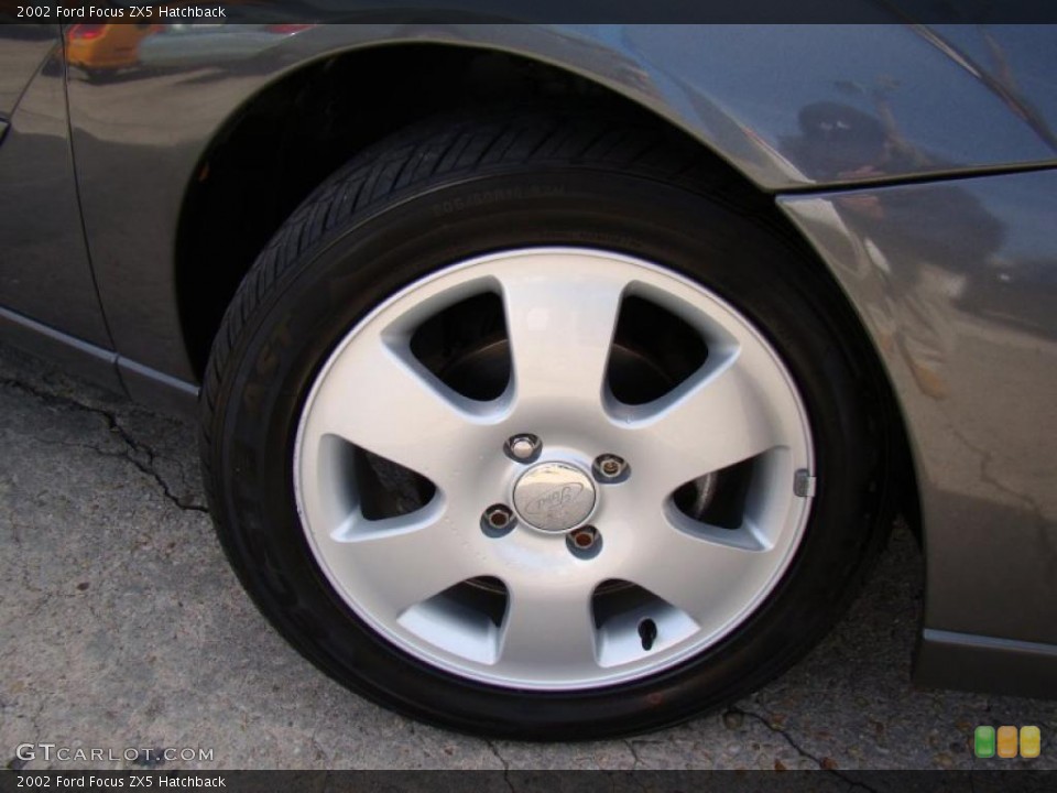 2002 Ford Focus ZX5 Hatchback Wheel and Tire Photo #45384634
