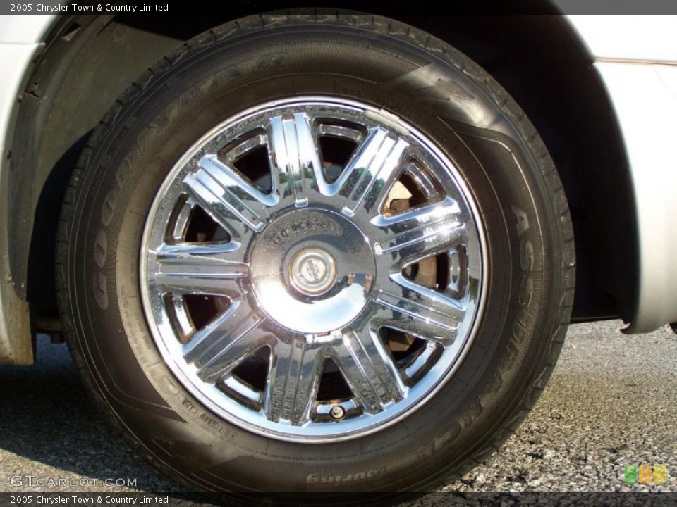 2005 Chrysler Town & Country Limited Wheel and Tire Photo #45620872