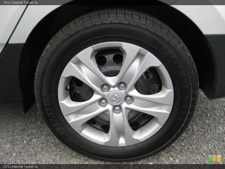 2011 Hyundai Tucson GL Wheel and Tire Photo #45696669