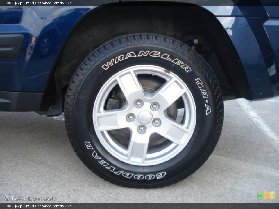 2005 Jeep Grand Cherokee Laredo 4x4 Wheel and Tire Photo #45717018