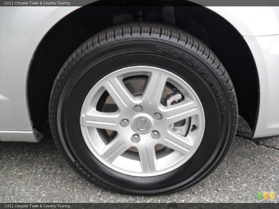 2011 Chrysler Town & Country Touring Wheel and Tire Photo #45928366