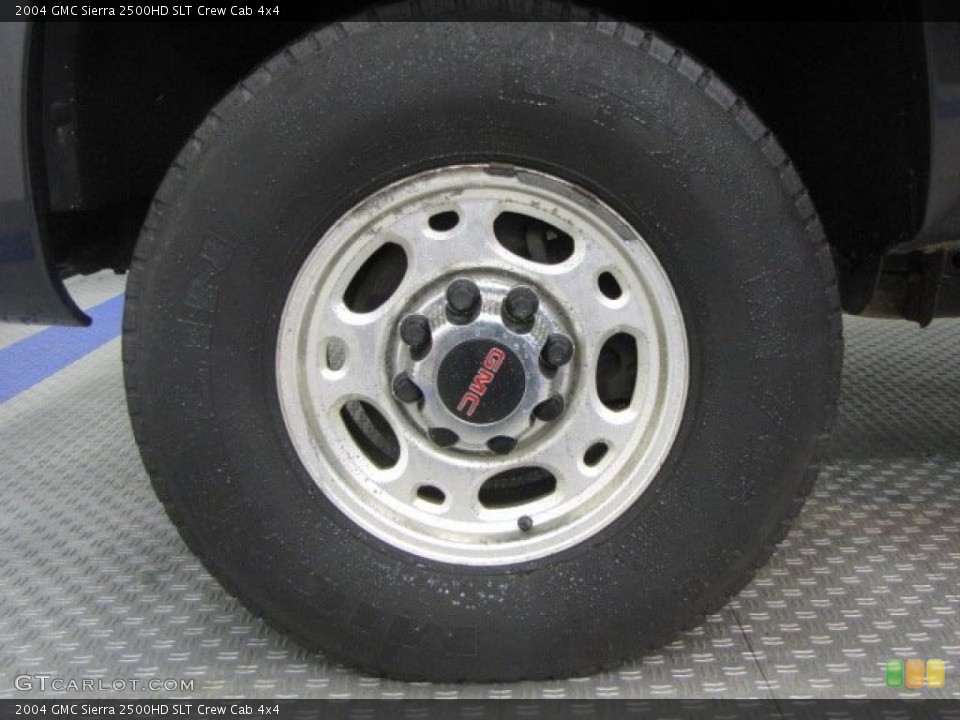 2004 GMC Sierra 2500HD SLT Crew Cab 4x4 Wheel and Tire Photo #45980381