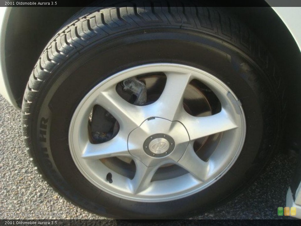 2001 Oldsmobile Aurora 3.5 Wheel and Tire Photo #46041166