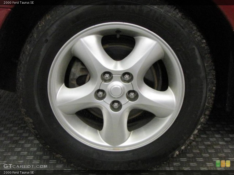 2000 Ford Taurus SE Wheel and Tire Photo #46074049