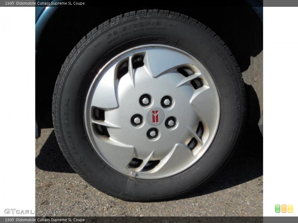 1995 Oldsmobile Cutlass Supreme SL Coupe Wheel and Tire Photo #46083168