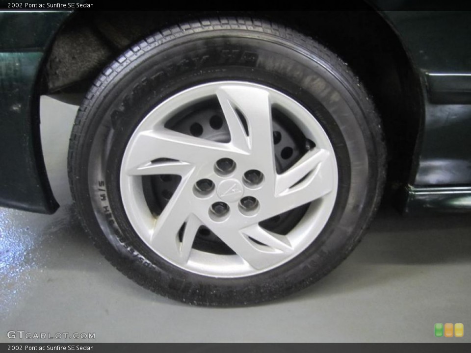 2002 Pontiac Sunfire SE Sedan Wheel and Tire Photo #46086953