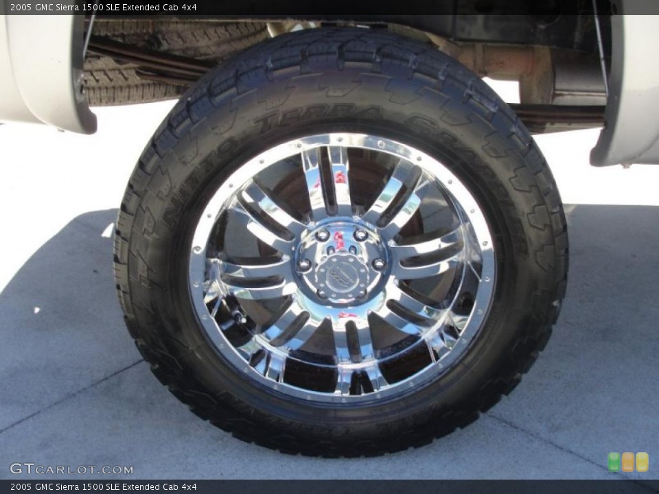 2005 GMC Sierra 1500 Custom Wheel and Tire Photo #46129303