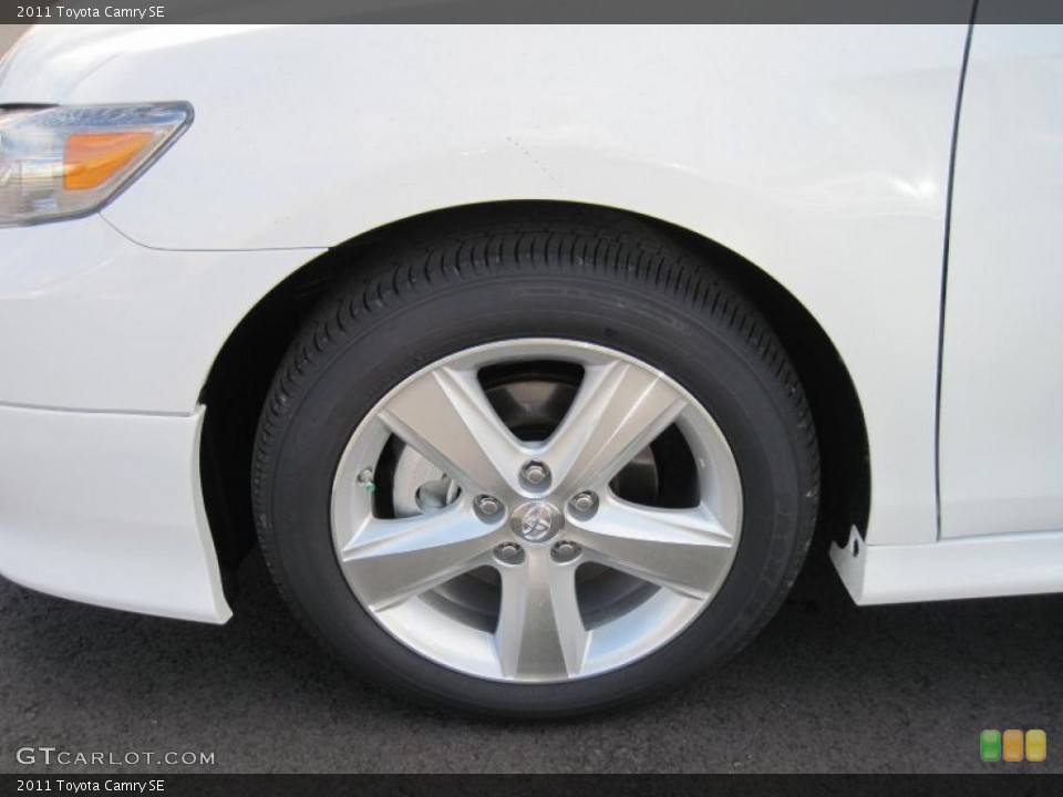 2011 Toyota Camry SE Wheel and Tire Photo #46139116