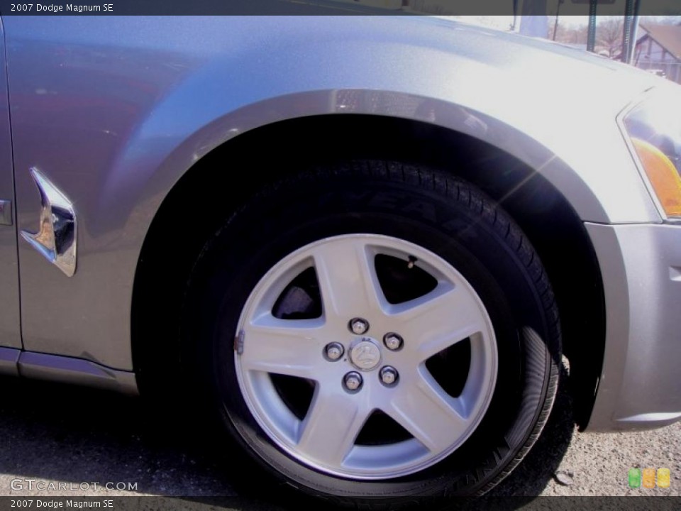 2007 Dodge Magnum SE Wheel and Tire Photo #46158926