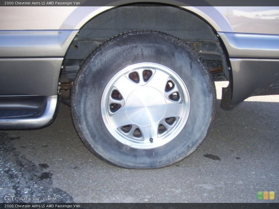 2000 Chevrolet Astro LS AWD Passenger Van Wheel and Tire Photo #46193522