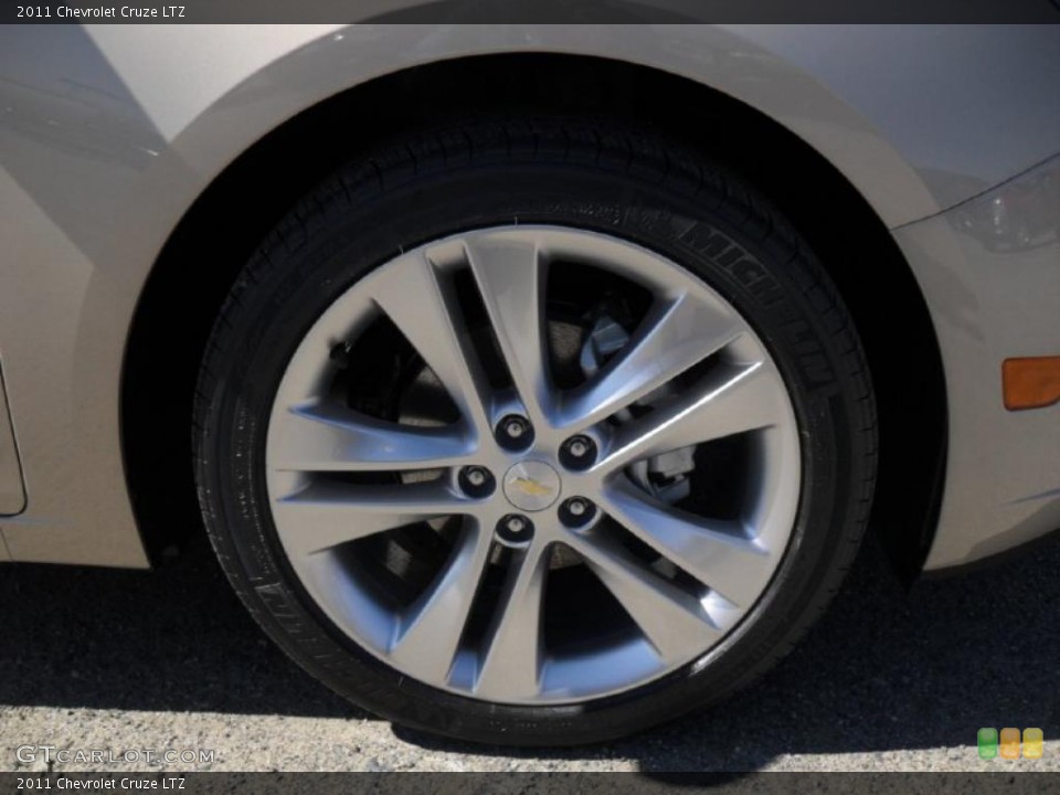 2011 Chevrolet Cruze LTZ Wheel and Tire Photo #46196225