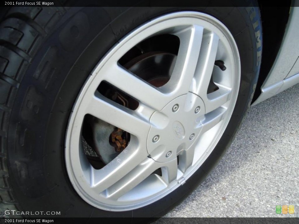 2001 Ford Focus SE Wagon Wheel and Tire Photo #46207634