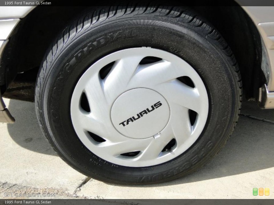 1995 Ford Taurus GL Sedan Wheel and Tire Photo #46354004