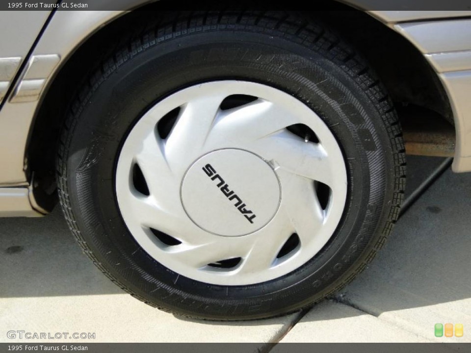 1995 Ford Taurus GL Sedan Wheel and Tire Photo #46354013