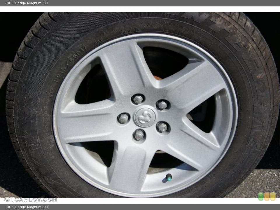 2005 Dodge Magnum SXT Wheel and Tire Photo #46361993