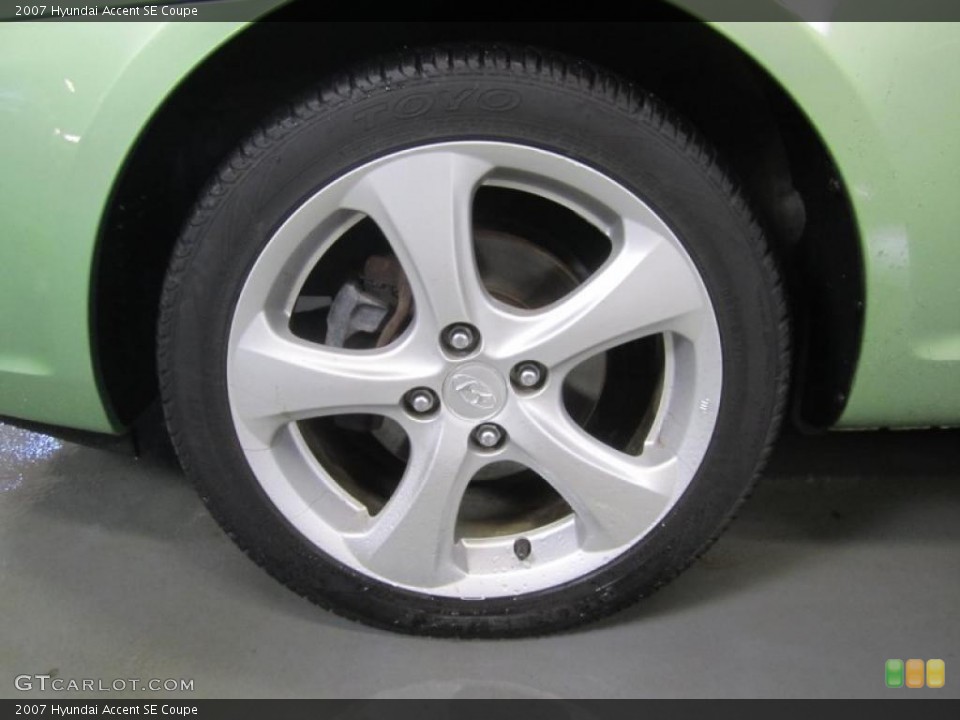 2007 Hyundai Accent SE Coupe Wheel and Tire Photo #46387291