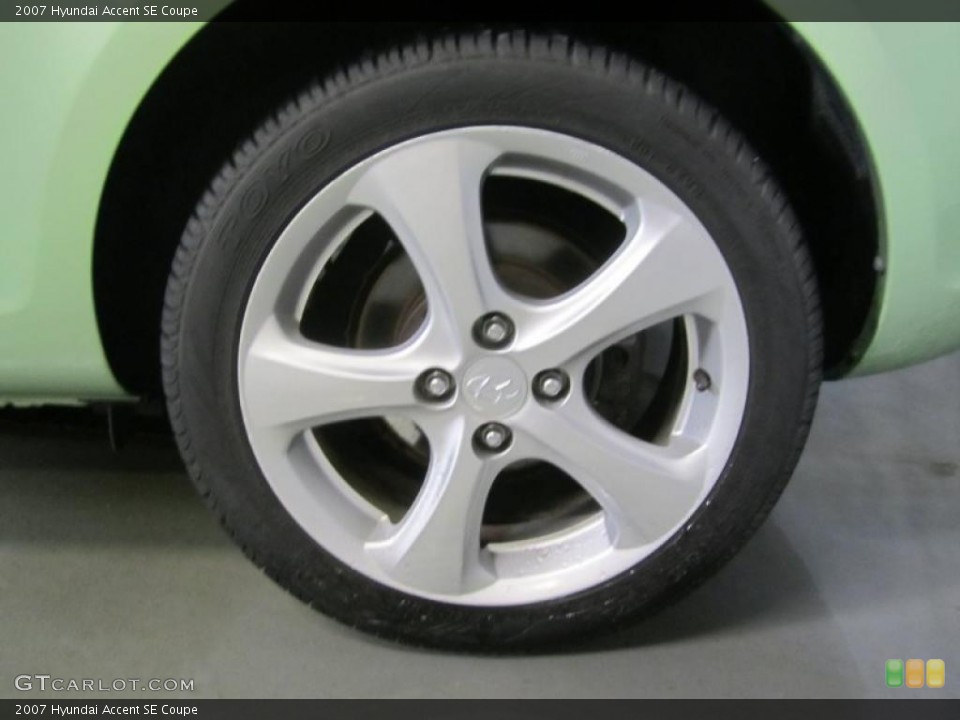 2007 Hyundai Accent SE Coupe Wheel and Tire Photo #46387300