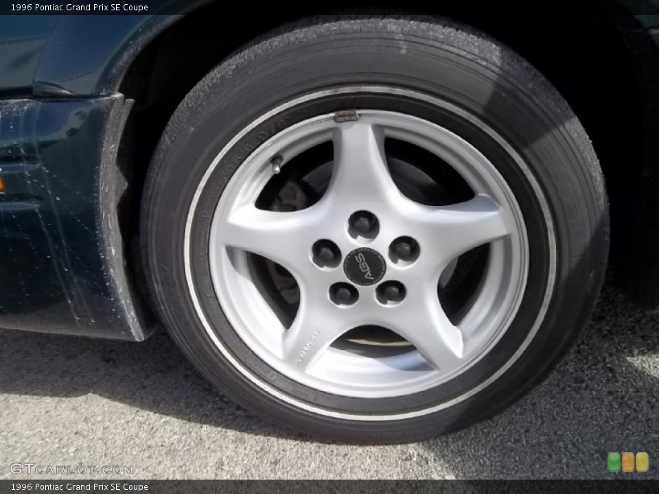 1996 Pontiac Grand Prix SE Coupe Wheel and Tire Photo #46447560