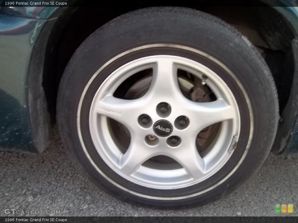 1996 Pontiac Grand Prix SE Coupe Wheel and Tire Photo #46447581