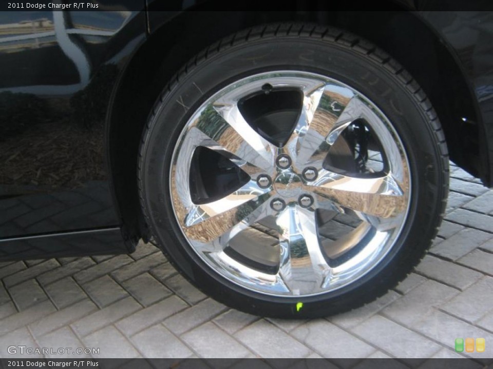 2011 Dodge Charger R/T Plus Wheel and Tire Photo #46511771