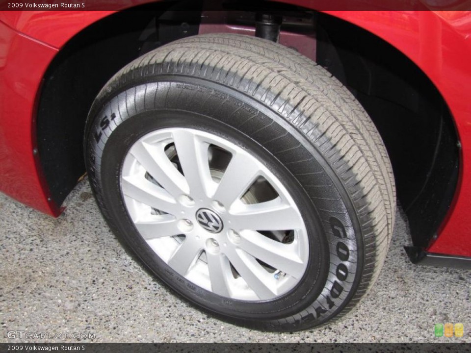 2009 Volkswagen Routan S Wheel and Tire Photo #46533573