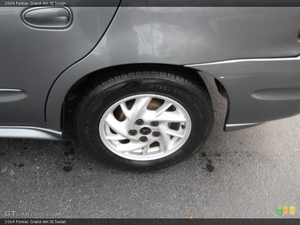 2004 Pontiac Grand Am SE Sedan Wheel and Tire Photo #46644596