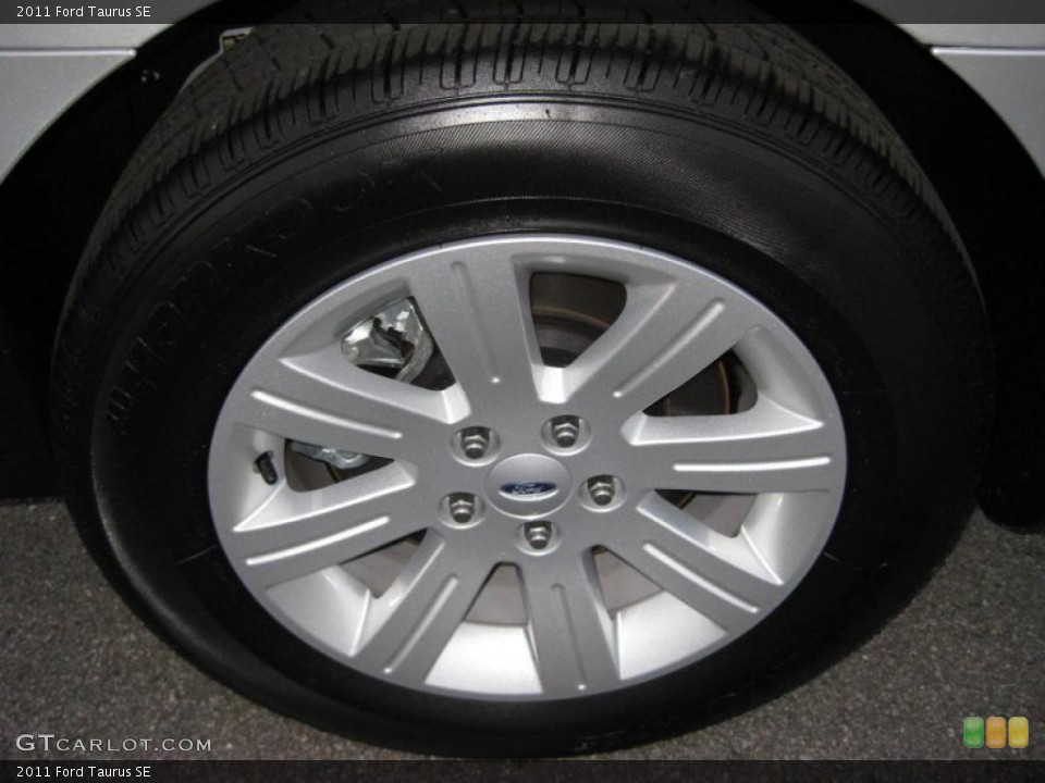2011 Ford Taurus SE Wheel and Tire Photo #46647182