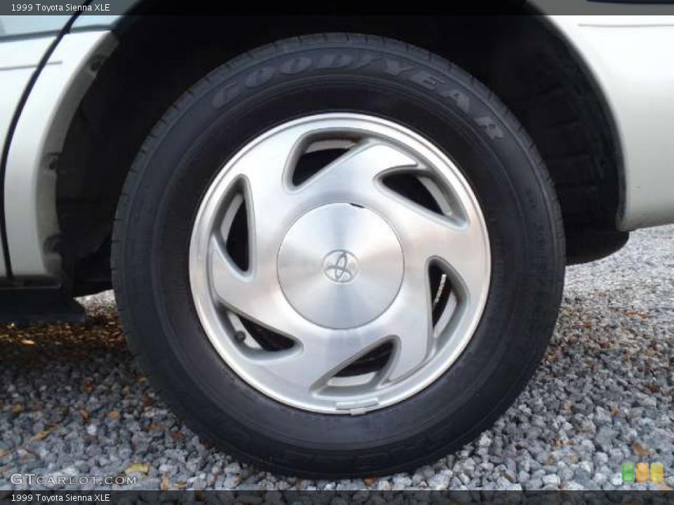 1999 Toyota Sienna XLE Wheel and Tire Photo #46655105
