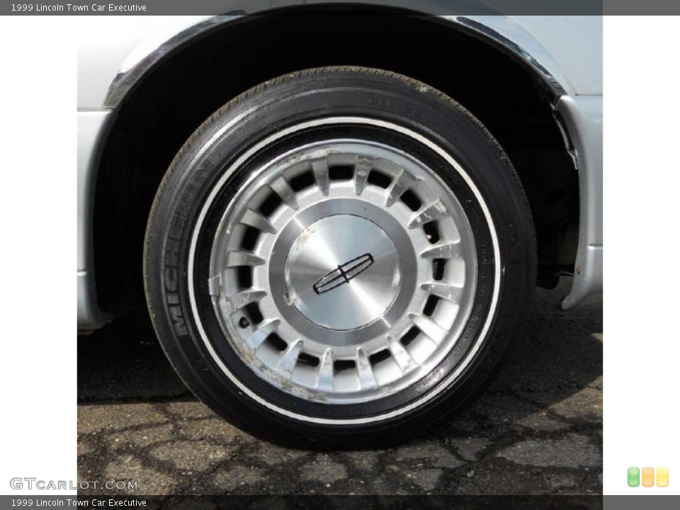 1999 Lincoln Town Car Executive Wheel and Tire Photo #46664171