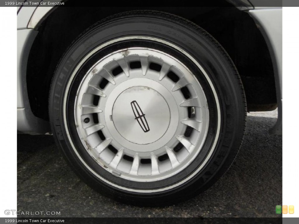 1999 Lincoln Town Car Executive Wheel and Tire Photo #46664186