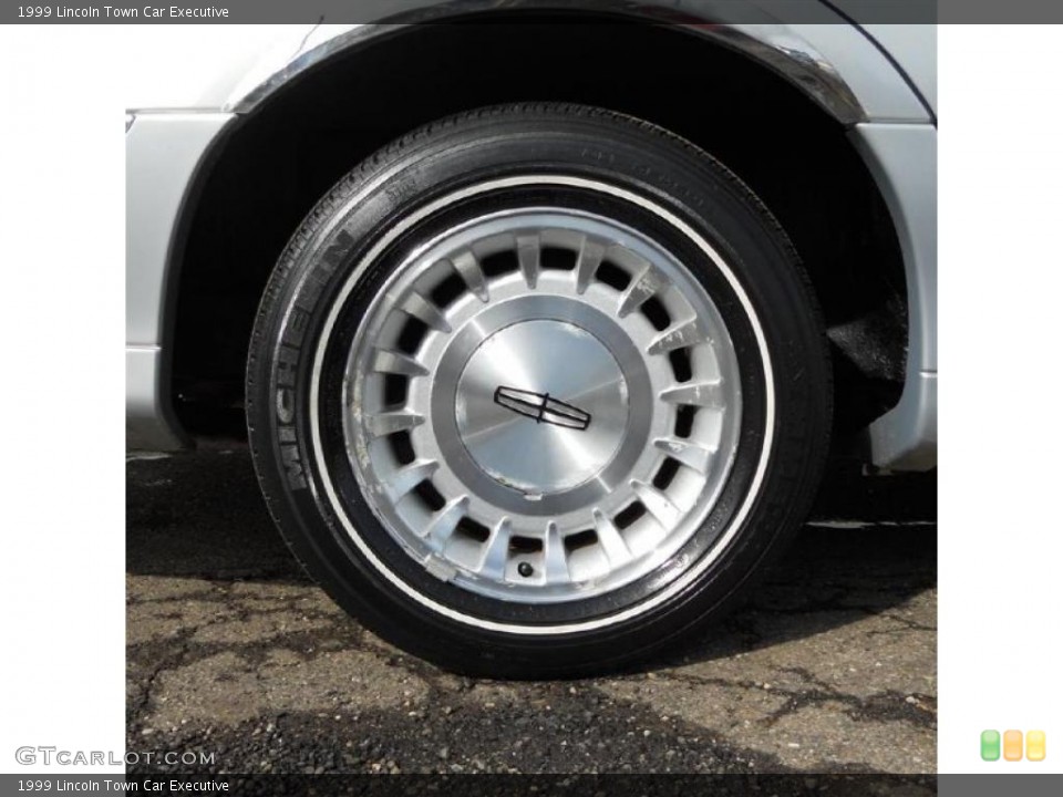 1999 Lincoln Town Car Executive Wheel and Tire Photo #46664201