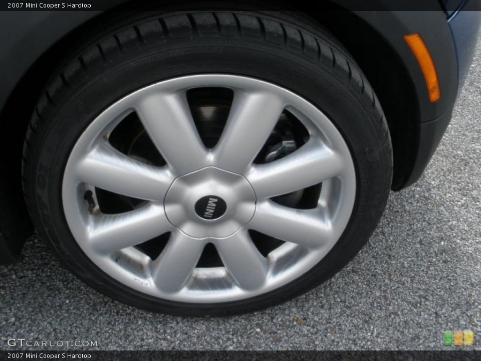 2007 Mini Cooper S Hardtop Wheel and Tire Photo #46689179