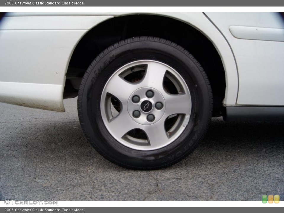 2005 Chevrolet Classic  Wheel and Tire Photo #46727736