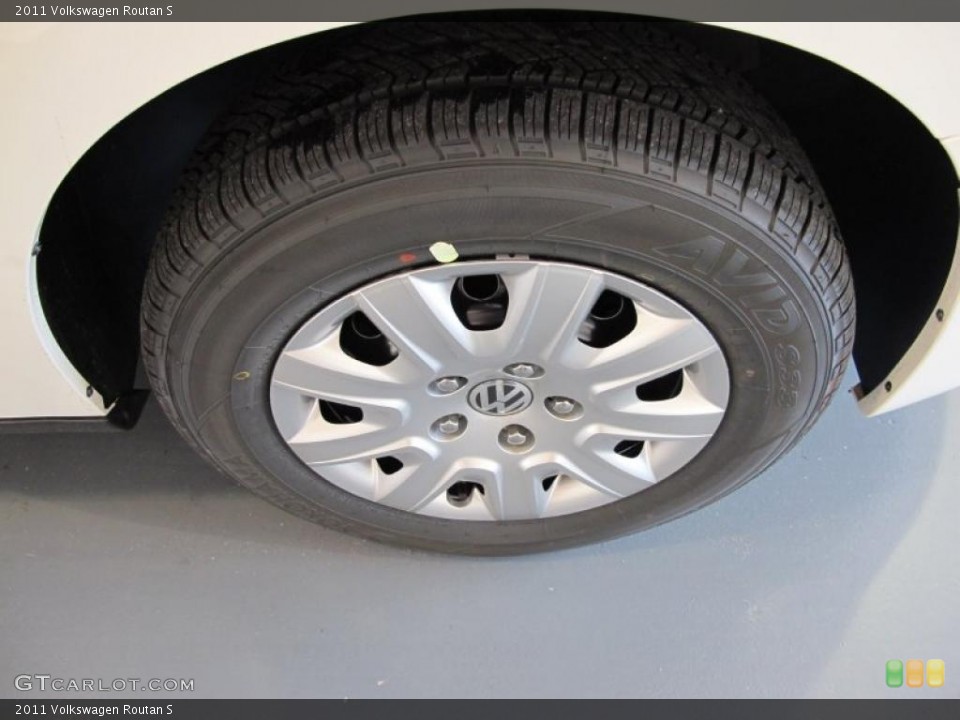 2011 Volkswagen Routan S Wheel and Tire Photo #46885100