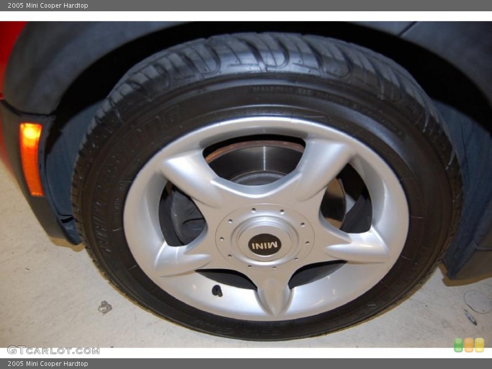 2005 Mini Cooper Hardtop Wheel and Tire Photo #46895204