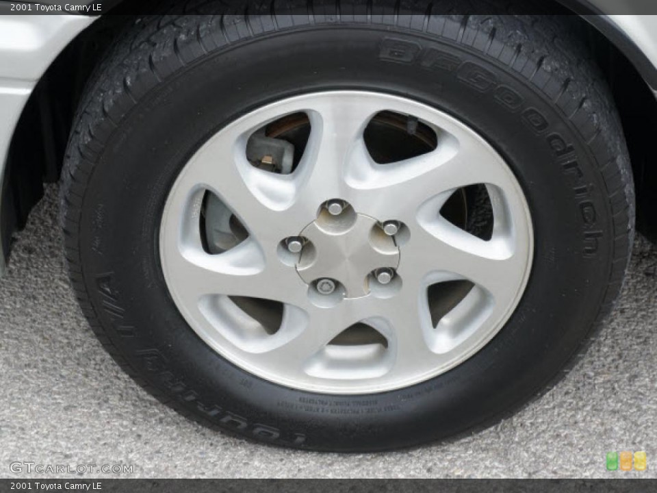 2001 Toyota Camry LE Wheel and Tire Photo #47009121