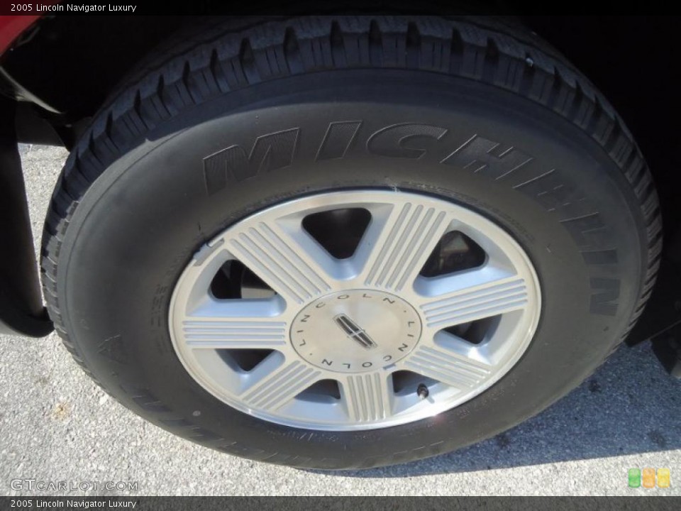 2005 Lincoln Navigator Luxury Wheel and Tire Photo #47025867