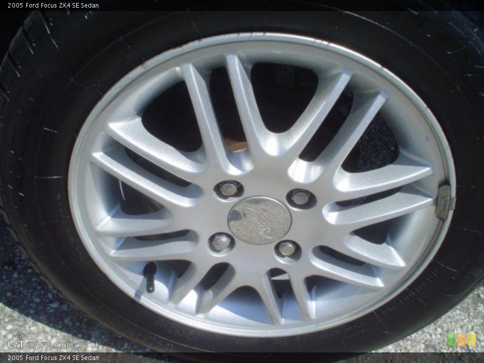2005 Ford Focus ZX4 SE Sedan Wheel and Tire Photo #47107667