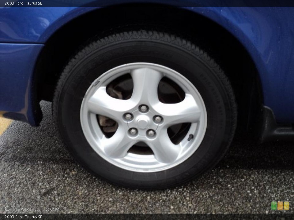 2003 Ford Taurus SE Wheel and Tire Photo #47108252
