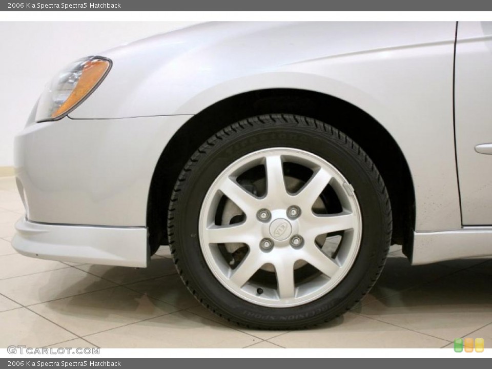 2006 Kia Spectra Spectra5 Hatchback Wheel and Tire Photo #47211392