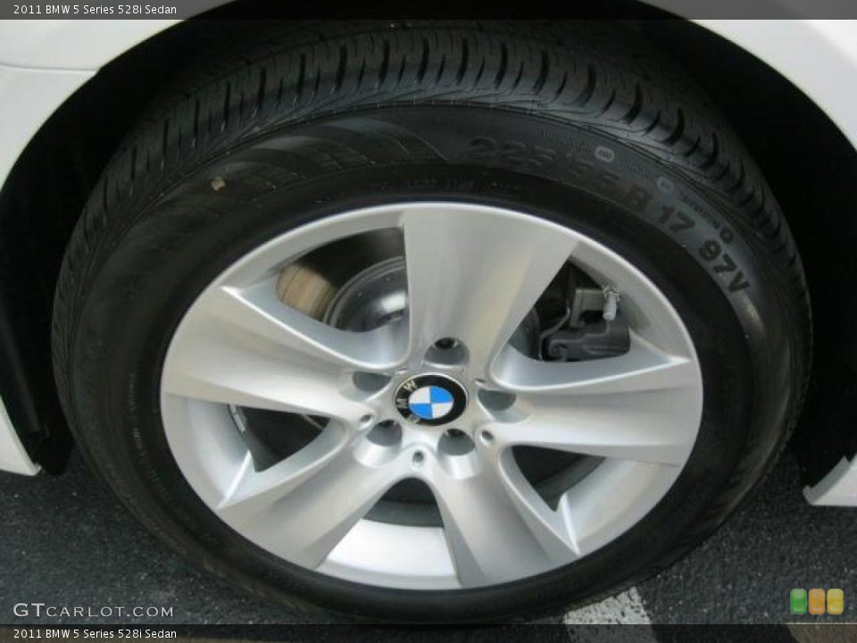 2011 BMW 5 Series 528i Sedan Wheel and Tire Photo #47244635