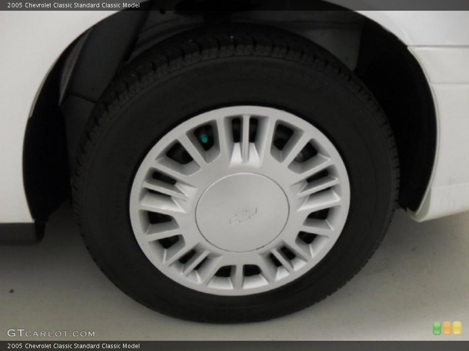 2005 Chevrolet Classic  Wheel and Tire Photo #47278770