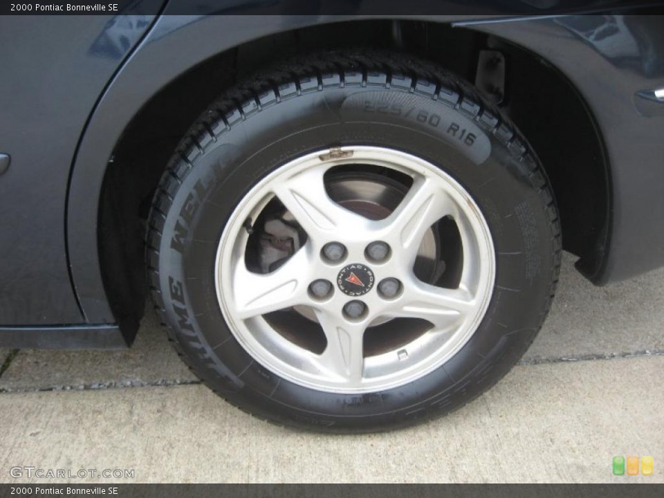 2000 Pontiac Bonneville SE Wheel and Tire Photo #47282877