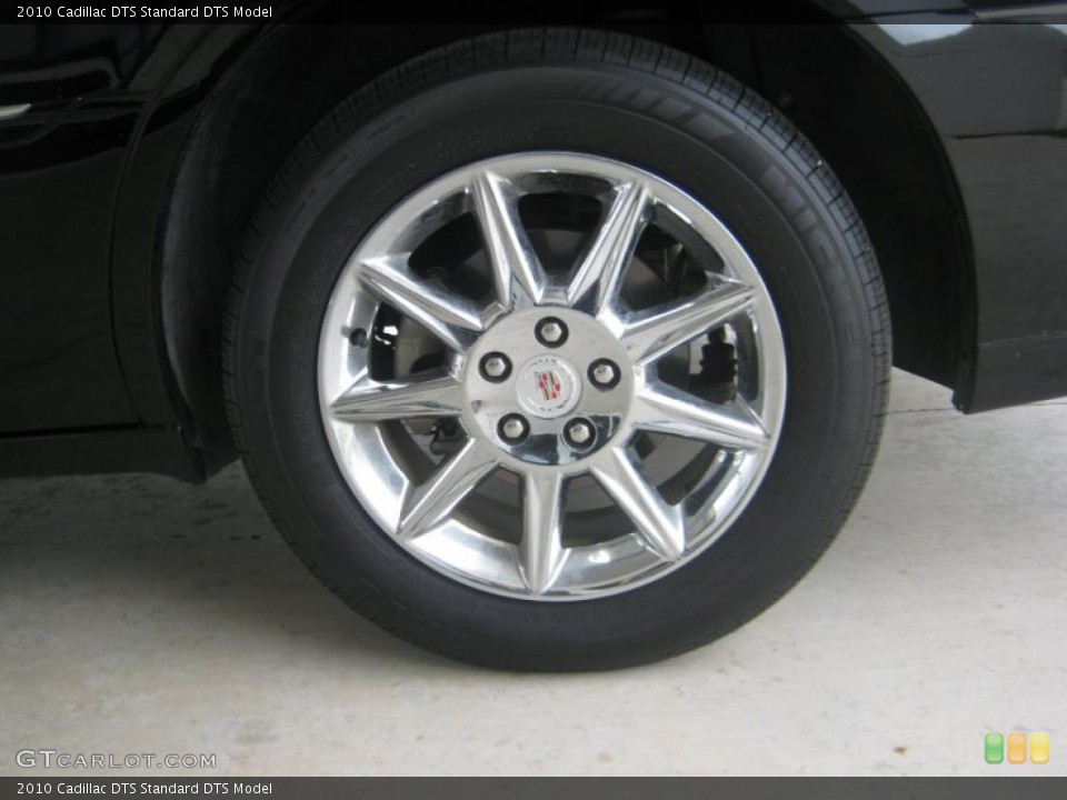 2010 Cadillac DTS  Wheel and Tire Photo #47287911
