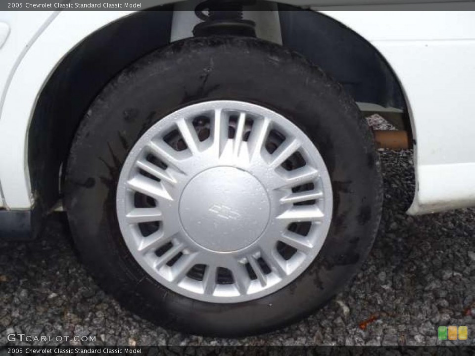 2005 Chevrolet Classic  Wheel and Tire Photo #47295020