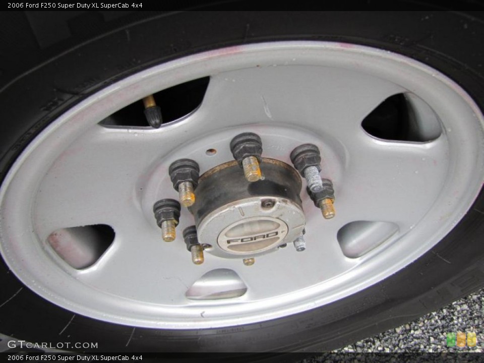 2006 Ford F250 Super Duty XL SuperCab 4x4 Wheel and Tire Photo #47304359
