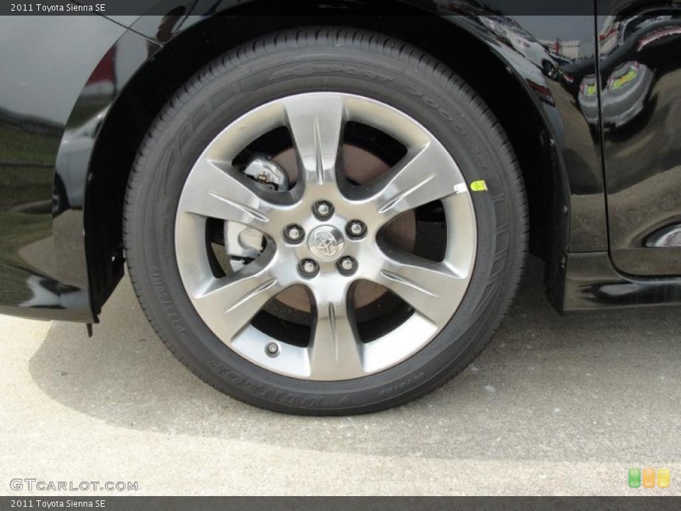 2011 Toyota Sienna SE Wheel and Tire Photo #47314031