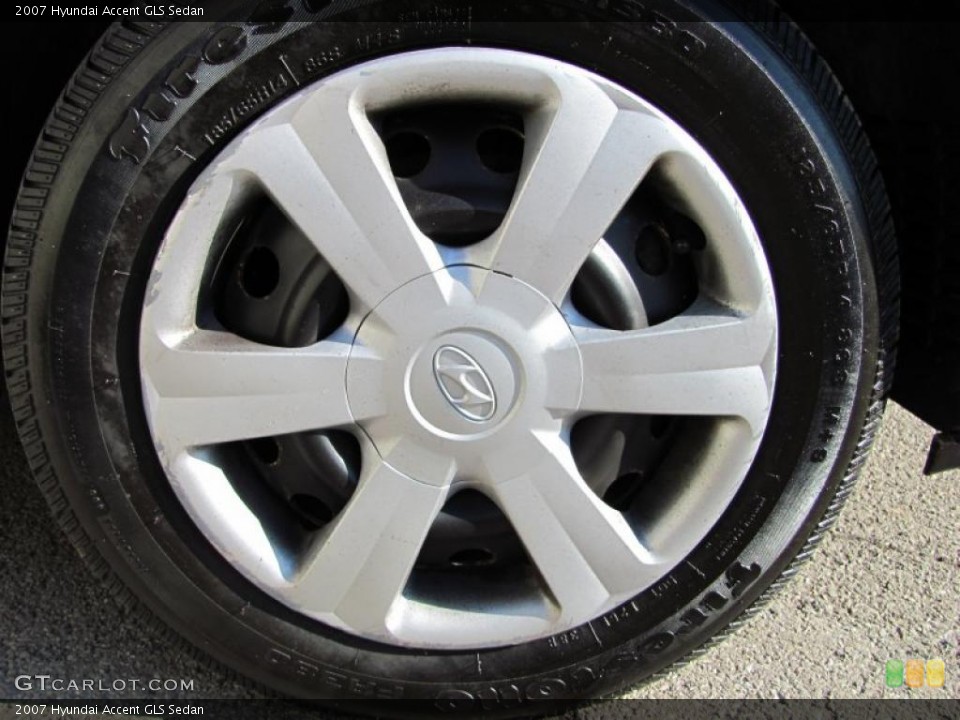 2007 Hyundai Accent GLS Sedan Wheel and Tire Photo #47316989