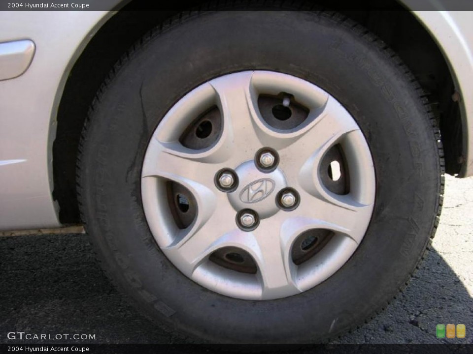2004 Hyundai Accent Coupe Wheel and Tire Photo #47343236