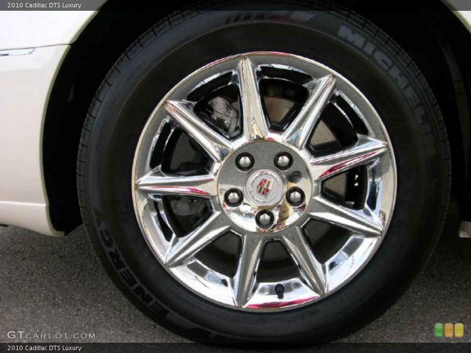 2010 Cadillac DTS Luxury Wheel and Tire Photo #47343602